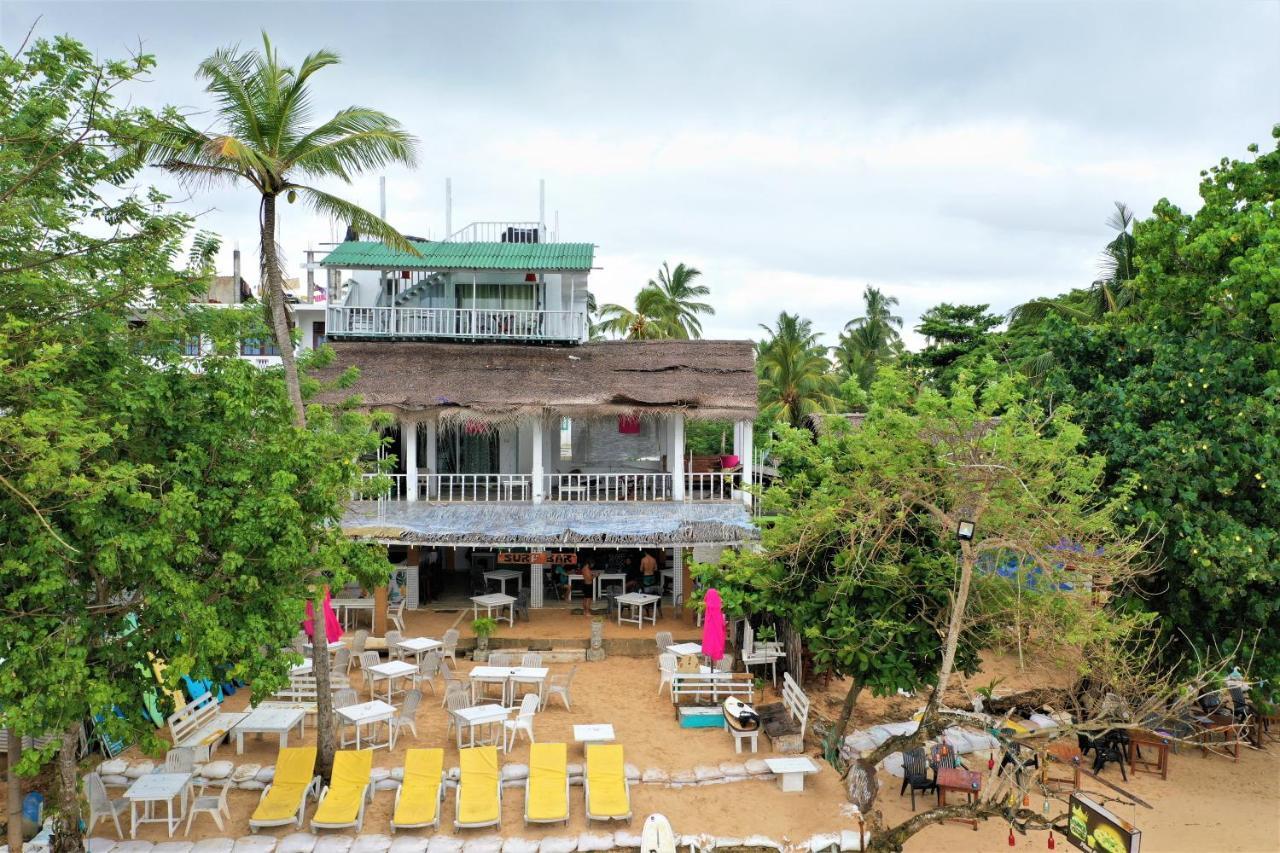 Surf Bar Mirissa Hotel Exterior photo