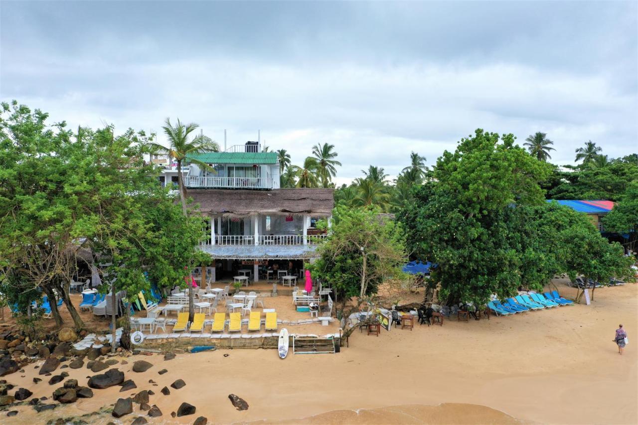 Surf Bar Mirissa Hotel Exterior photo